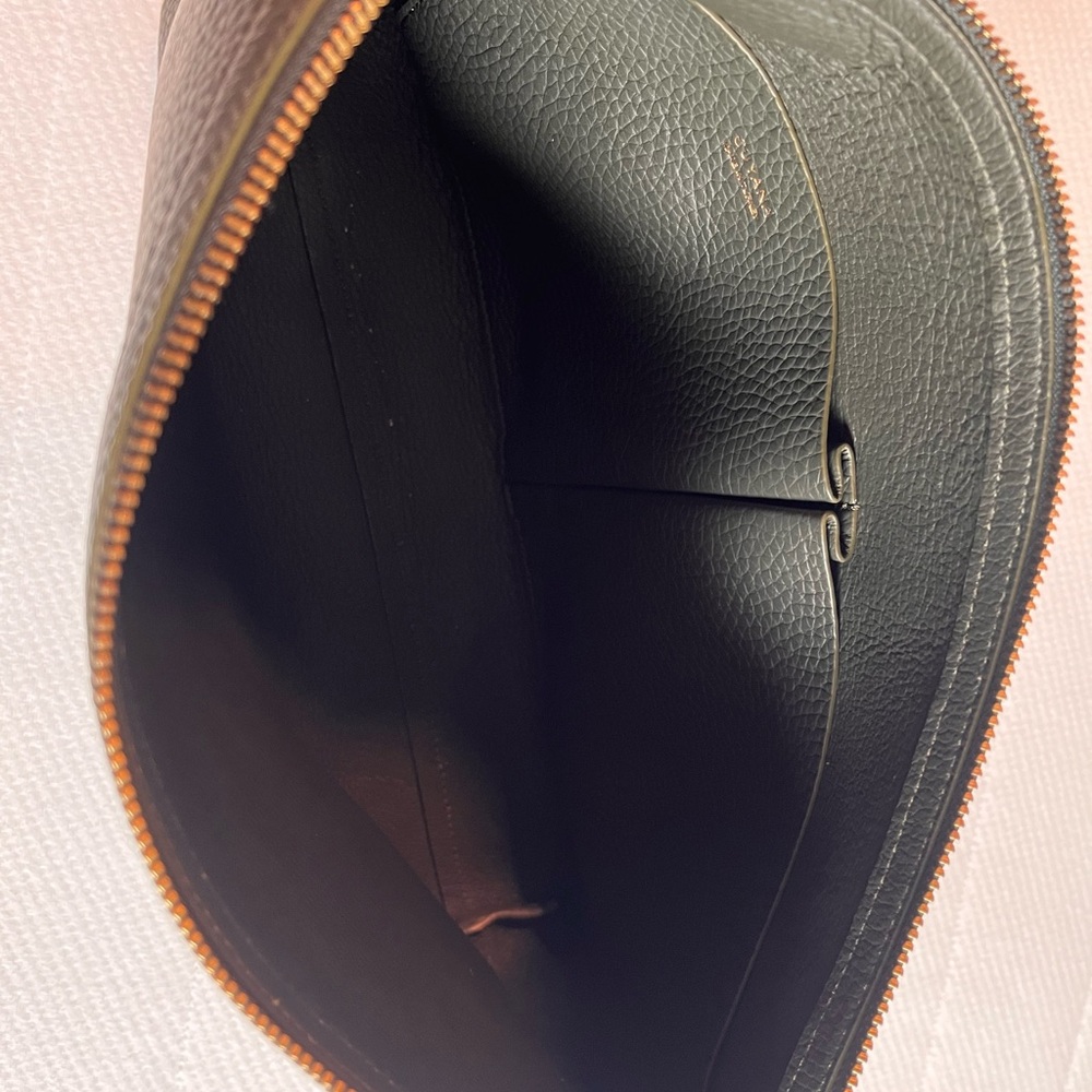 Cuyana System Pouch Large - Dark Olive - Picture 4 of 5